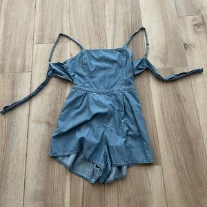 Hollister Tie in back Romper